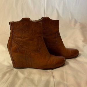Frye Carson Wedge Bootie Leather Western Brown Cognac Size 6.5